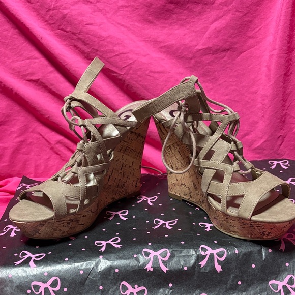 Guess Beige Strappy Wedge Sandals - Picture 2 of 4